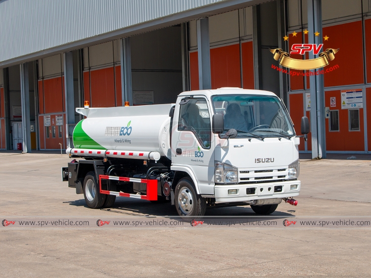 4,000 Litres Refueling Tank Truck ISUZU - RF 4,000 Litres Refueling Tank Truck ISUZU - RF